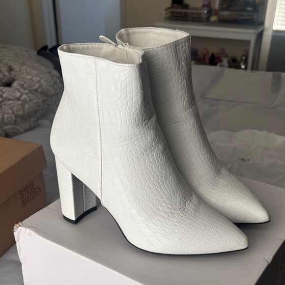 Ivory Croc-Patterned Booties - Picture 2 of 5